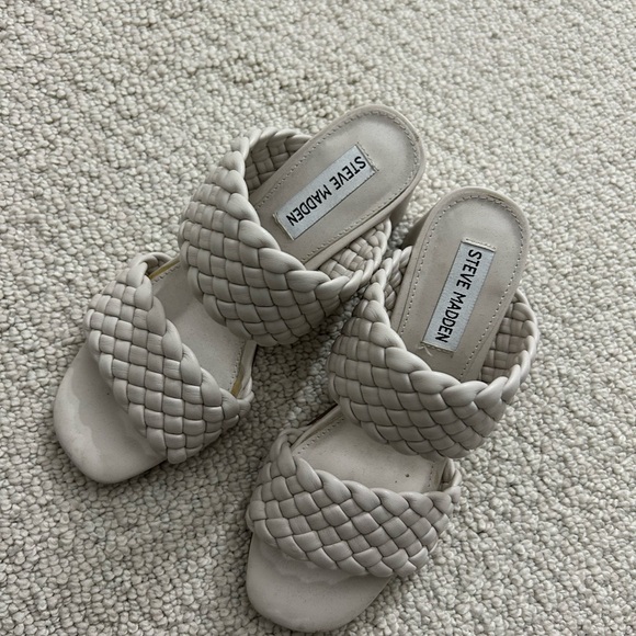 Heels - Picture 2 of 4